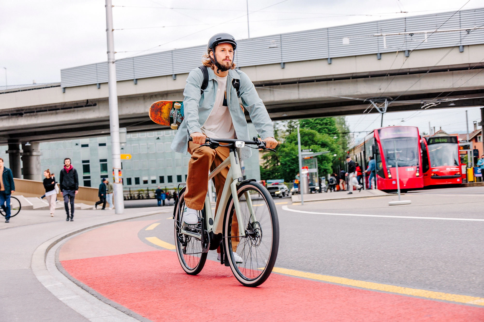 Fahrrad mit Stadtverkehr